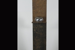 1-la cura- ferro-ottone-acciaio inox a  specchio e resina cm. 190 x 52 x34.5-2020